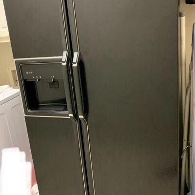 GE 25.2 cu. ft.  No Frost Side by Side Refrigerator 