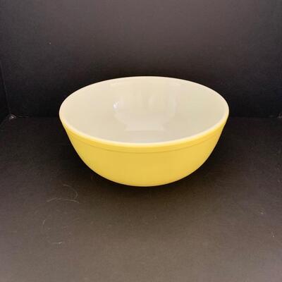 Vintage Yellow Pyrex. 4 Quart