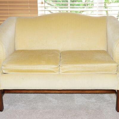 Chippendale style loveseat Perfect for entry way or bedroom. 