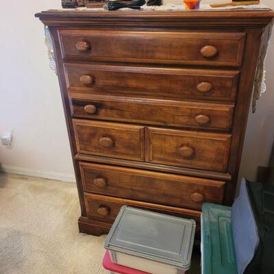 chest of drawers