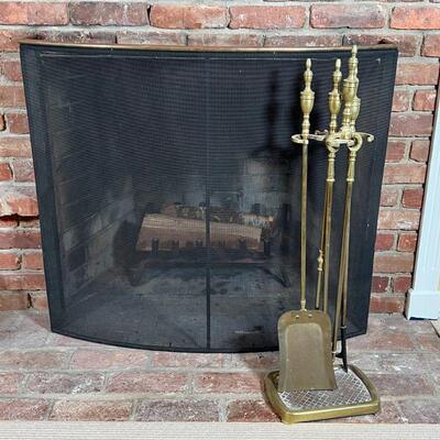 BRASS FIREPLACE TOOLS | A set of fireplace tools on stand, with a black curved fire screen; stand h. 31-3/4 in.