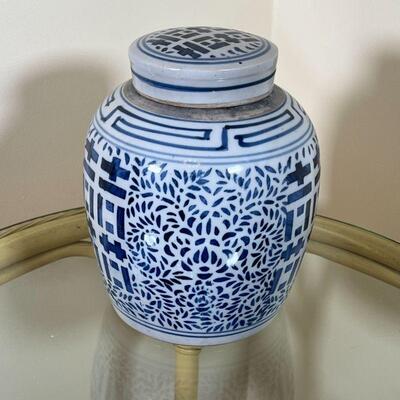 CHINESE BLUE & WHITE JAR | Lidded jar with blue underglaze; h. 9-1/2 x approx. dia. 8 in.