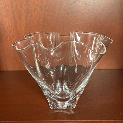 STEUBEN CRYSTAL VASE | Crystal glass vase with ruffled edge, acid etched signature on the bottom; h. 5-1/2 x dia. 7 in.