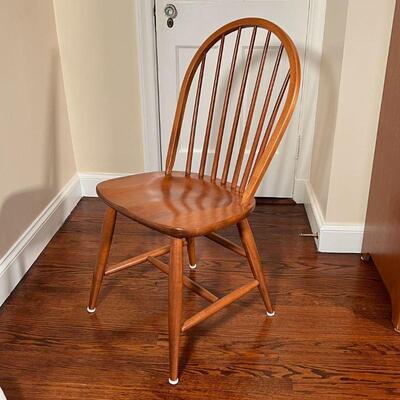 OAK SPINDLE BACK SIDE CHAIR | Appearing in very good condition; h. 36 x w. 17-1/2 x d. 17-1/2 in.