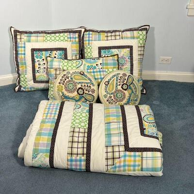 PB TEEN BEDDING | Including a pillow case, two sham pillows, two round throw pillows, and a quilt, all with fun flowery and paisley...