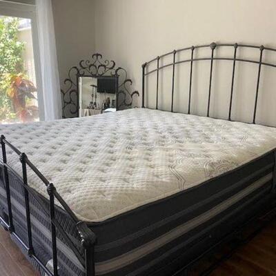 King Bed Complete

