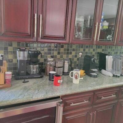 #3506 â€¢ Knife Block, Knifes, Coffee Maker, Coffee Cups, And More