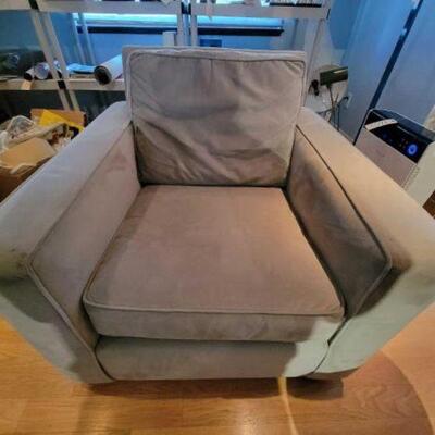 #1682 â€¢ Grey Sofa Chair Measures Approx 35