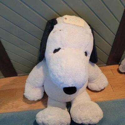 #8009 â€¢ Giant Stuffed Snoopy