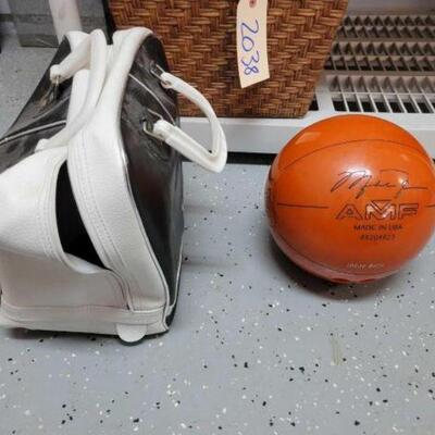 #2040 â€¢ Michael Jordan Series Bowling Ball With Bag