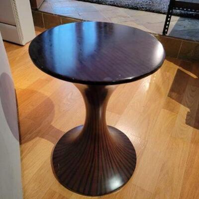 #1684 â€¢ Decorative Wood End Table Measures Approx 14