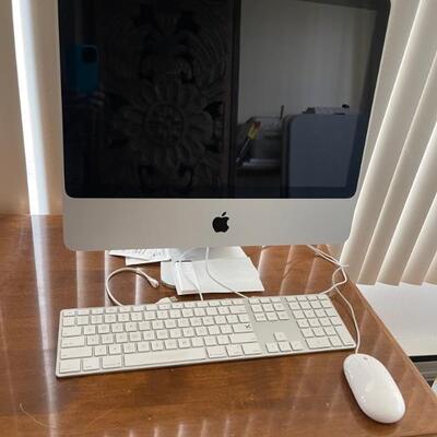 Apple monitor and keyboard