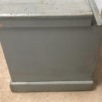 443. Vintage Refrigerated Box