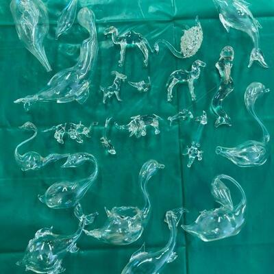 28. 18 Pieces of Blown Glass