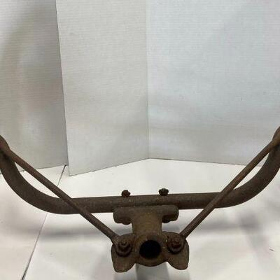 533. Antique Front Swivel Axil of Planter 