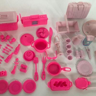 551. Rare Vintage 1995 Mattel Barbie Picnic Mini Van with Accessories