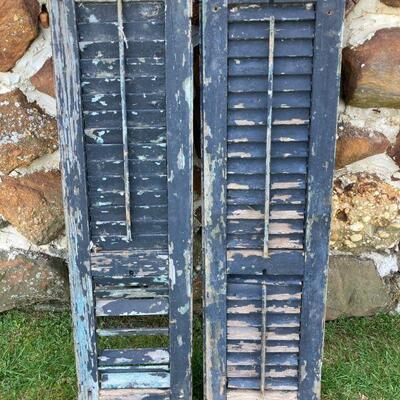 539. Antique louvered shutters 