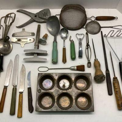 312. Lot of Miscellaneous Vintage Kitchen Utensils