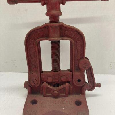 356. Cast Iron Greenfield Mass Pipe Vise Tool