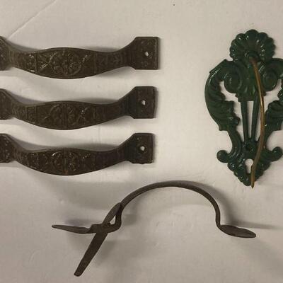 85. Wall Receipt Havyert Lot of (3) Drawer Pulls (1) Door Pull
