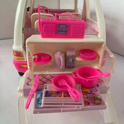 551. Rare Vintage 1995 Mattel Barbie Picnic Mini Van with Accessories