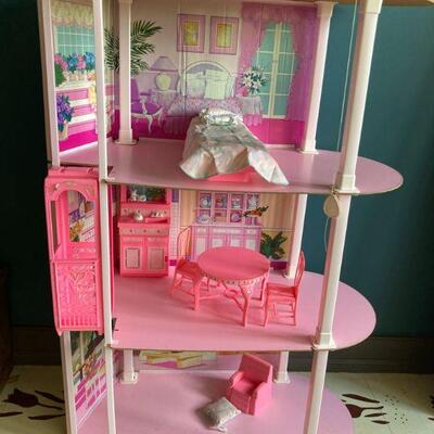 560. Vintage Barbie Doll House with Elevator 