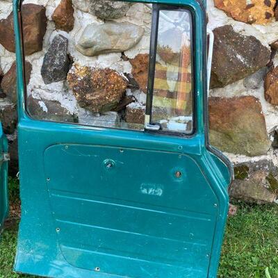 541. 1964 International Harvester Model 1600 Pair of Doors with Wing Windows No Rust