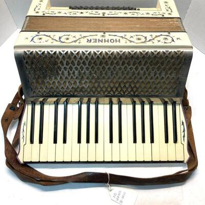173. Vintage Accordion-Horner Made in Germany