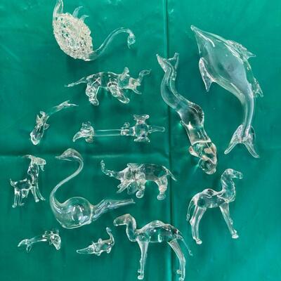 28. 18 Pieces of Blown Glass