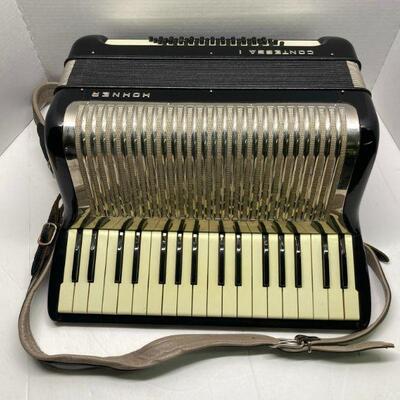 118. Hohner Contessa Black Accordion