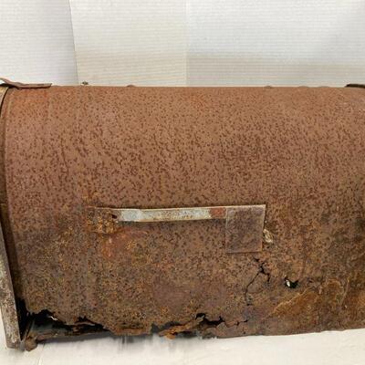 534. Vintage Aged Country Mailbox