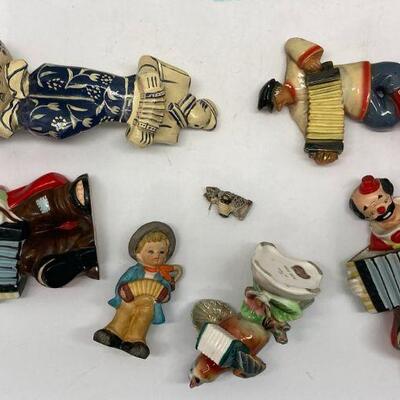 422. Vintage Ceramic Accordion Players