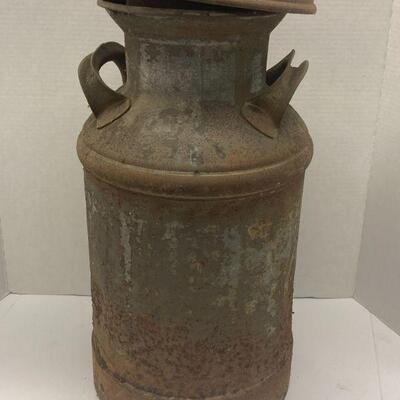 381. Vintage 1940s 10 Gallon Metal Milk Can