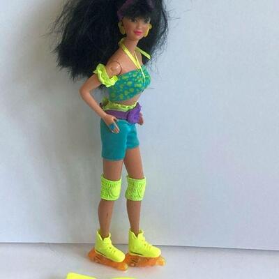 550.Vintage Kira Rollerblade Barbie with skates that flicker and flash