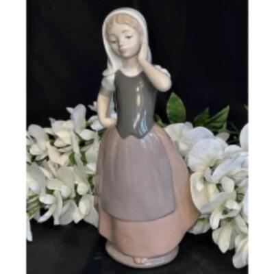 NAO By LLADRO, Peasant Girl