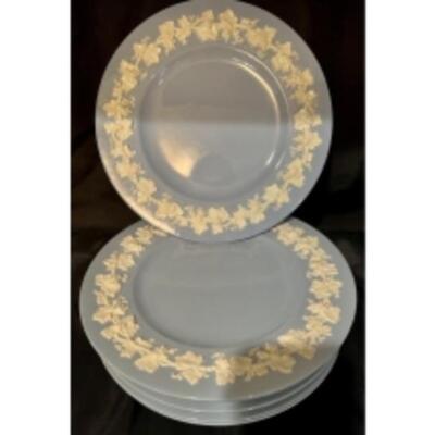 Pristine QUEENSWARE ETRURIA BLUE Dinner Plates By WEDGWOOD  