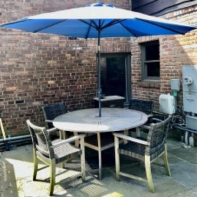 FORTUNOFFS Outdoor Mansfield Teak Table With Four Hampton Driftwood Outdoor Wicker And Teak Armed Chairs