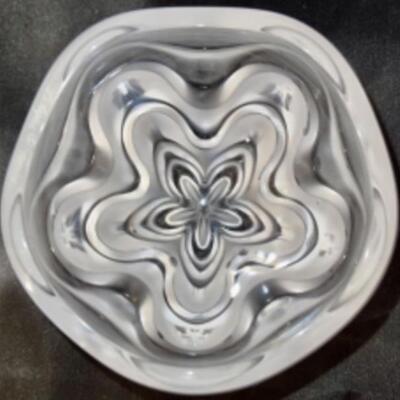LALIQUE FRANCE VIBRATION FLOWER BOX 