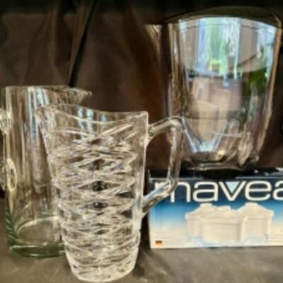 MAVEA Water Filtration System With Two Crystal Pitchers