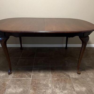 Mahogany Queen Anne Dining Table w/ 2 Leaves, Chairs in Separate Lot