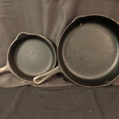 (2) Cast Iron Skillets, 1 is #7, 1 is #4