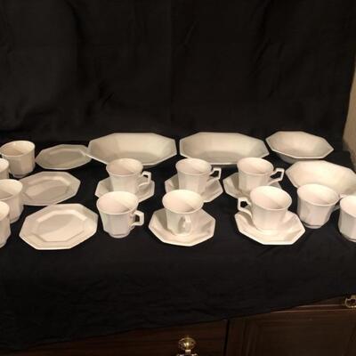 (25) Johson Bros. England White Porcelain Dishes