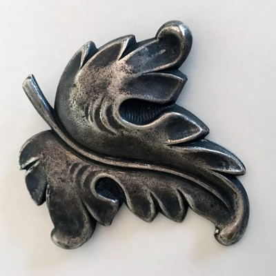 JOSEFF of HOLLYWOOD Vintage Leaf Design Brooch