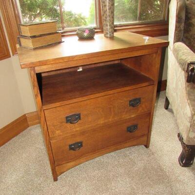 Stickley lamp table 
