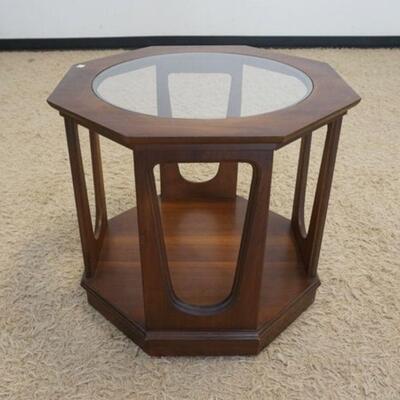 1201	MIDCENTURY MODERN WALNUT OCTAGONAL LAMP TABLE W/INSET GLASS TOP, APPROXIMATELY 26 IN X 23 IN HIGH
