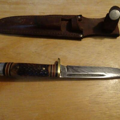 Vintage Western USA 648A (also has B on the blade), Fixed Blade Hunting Knife W/ Leather Sheath. 8 1/4
