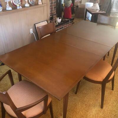 Heywood Wakefield MCM table and chairs, perfect condition
