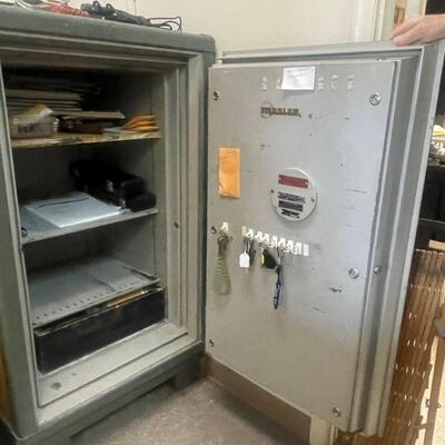 Large Moster Safe 21"x18" outside dimension 36"T  29 1/2" x 29" x 52"