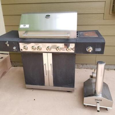 Uuni Pizza oven and propane grill
See 
