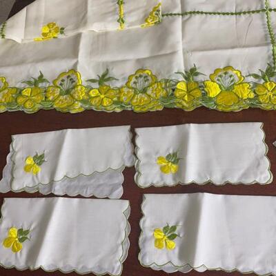 Vintage table linen 
See 